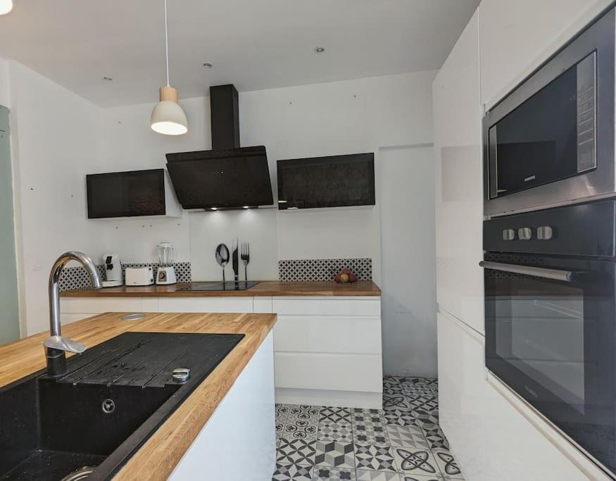A 5Mn De La Reserve Africaine, Charmante Maison De Village Avec Patio Sigean Buitenkant foto
